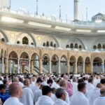 المصلون يؤدون صلاة عيد الأضحى في المسجد الحرام