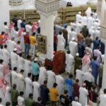 المصلون يؤدون صلاة عيد الأضحى في المسجد الحرام