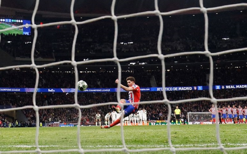 ركلة جزاء جوليان ألفاريز لاعب أتلتيكو مدريد أمام ريال مدريد في دوري أبطال أوروبا