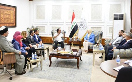 وزيرة المالية العراقية طيف سامي محمد تستقبل وفد معلمي محافظة السليمانية والنائب السابق غالب محمد علي