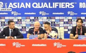 مدرب المنتخب العراقي لكرة القدم غرام أرنولد خلال المؤتمر الصحفي قبل مواجهة كوريا الجنوبية