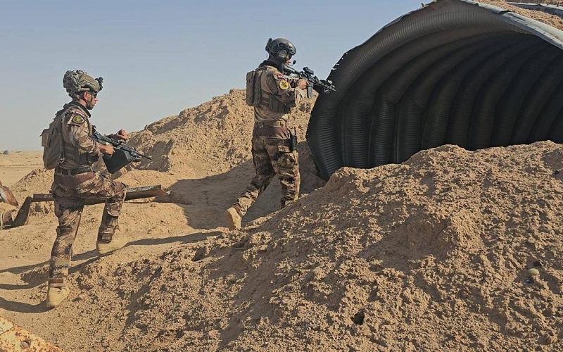صورة لإثنين من القوات العراقية