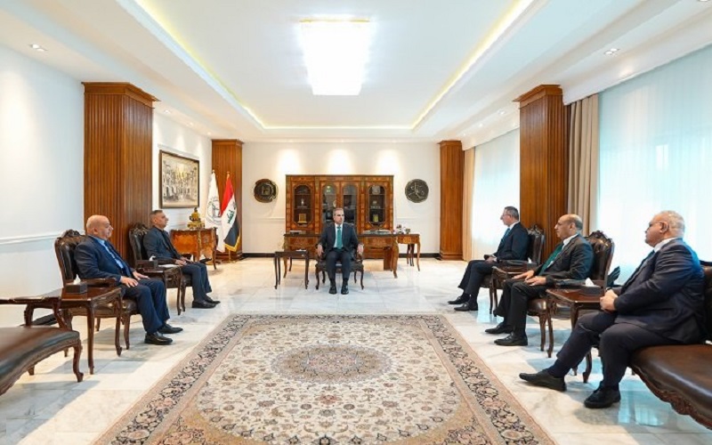 اجتماع في مجلس القضاء الأعلى العراقي بحضور رئيس المجلس، ونواب رئيس محكمة التمييز الاتحادية، ورئيس الهيئة الوطنية العليا للمساءلة والعدالة