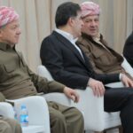 صورة تجمع زعيم الحزب الديمقراطي الكوردستاني مسعود بارزاني، ورئيس إقليم كوردستان نيجيرفان بارزاني، ورئيس وزراء الإقليم مسرور بارزاني