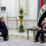 الرئيس العراقي عبد اللطيف جمال رشيد، خلال استقباله السفير التركي في بغداد أنيل بورا إينان