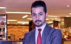 الصحفي الكوردي والباحث في السياسة والعلاقات الدولية سنكر سعيد قادر