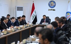 وزير العدل العراقي خالد شواني، خلال اجتماع مع سفراء وممثلي البعثات الدبلوماسية العربية والأجنبية العاملة في البلاد