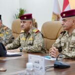 نائب قائد العمليات المشتركة في العراق الفريق أول الركن قيس المحمداوي، يتوسط قائد القوات البرية ومدير الاستخبارات العسكرية
