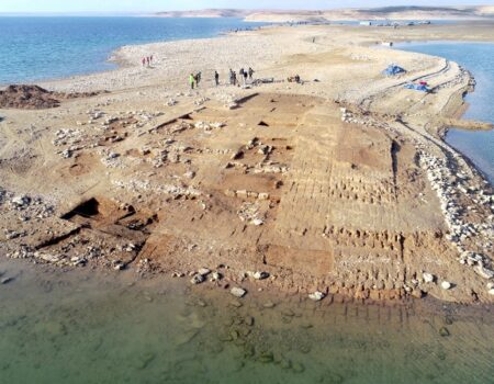 اكتشاف مدينة اثرية في محافظة دهوك باقليم كوردستان نتيجة انخفاض مستوى منسوب المياه في بحيرة سد الموصل