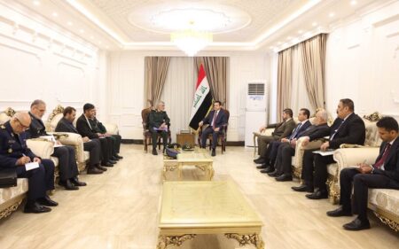 مستشار الأمن القومي العراقي قاسم الأعرجي، يستقبل رئيس استخبارات القوات المسلحة الإيرانية مجيد مير أحمدي