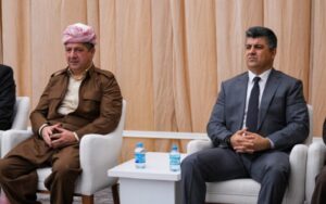 صورة تجمع رئيس حزب جبهة الشعب لاهور شيخ جنكي ورئيس وزراء إقليم كوردستان مسرور بارزاني
