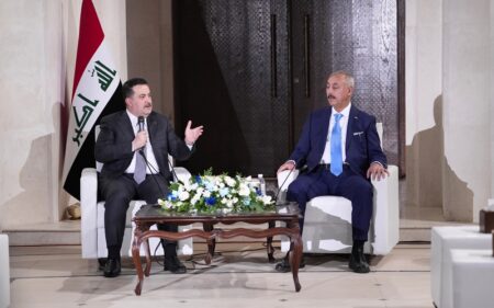 رئيس الوزراء العراقي محمد شياع السوداني، في مضيف الشيخ مهدي الحكاك بمنطقة الكرادة في العاصمة یغداد
