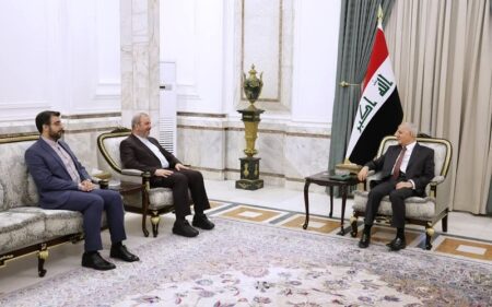 الرئيس العراقي عبد اللطيف رشيد، يستقبل السفير الإيراني محمد كاظم آل صادق