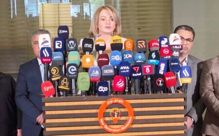 رئيسة كتلة حراك الجيل الجديد في مجلس النواب العراقي سروة عبد الواحد، خلال مؤتمر صحفي