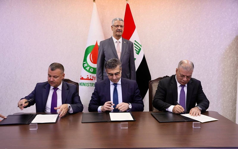 وزير النفط العراقي حيان عبدالغني السواد، يرعى توقيع تفعيل عقد تطوير حقول كركوك الأربعة وتأهيل منشآت الغاز، بين شركتي نفط الشمال وغاز الشمال العراقيتين وشركة BP البريطانية