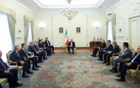 الرئيس الإيراني مسعود بزشكيان يستقبل مستشار الأمن القومي العراقي قاسم الأعرجي والوفد المرافق له الذي ضم وزير داخلية إقليم كوردستان ريبر أحمد