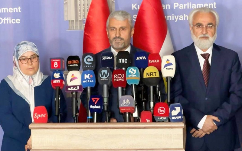 رئيس كتلة الاتحاد الإسلامي الكوردستاني في برلمان كوردستان مصطفى عبد الله، خلال مؤتمر صحفي سابق