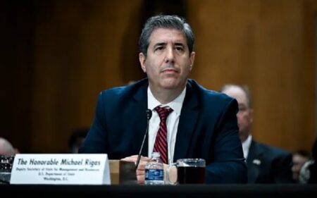 نائب وزير الخارجية الأمريكي للشؤون الإدارية والموارد مايكل ريغاس