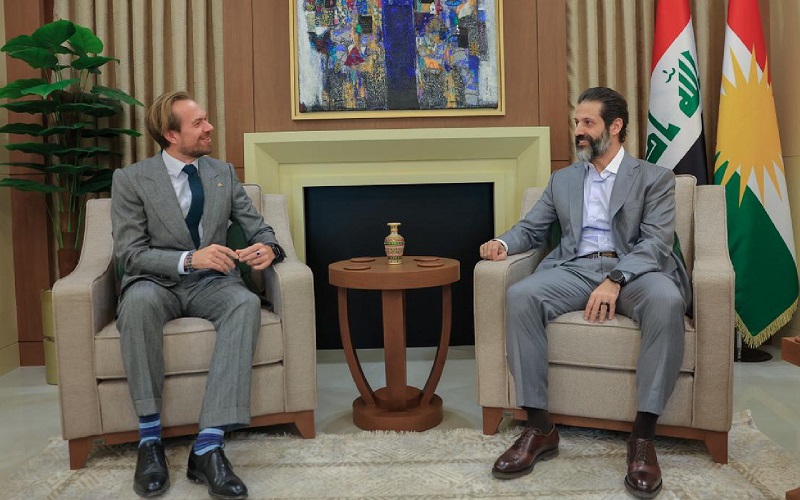 نائب رئيس وزراء إقليم كوردستان وعضو المكتب السياسي للاتحاد الوطني الكوردستاني قوباد طالباني، يستقبل القنصل العام البريطاني في الإقليم أندرو بيزلي