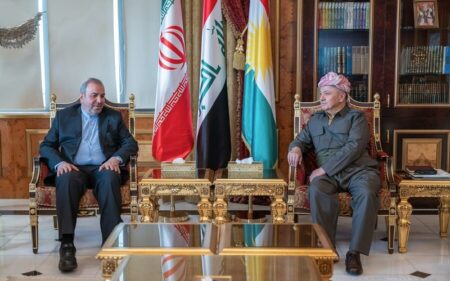 زعيم الحزب الديمقراطي الكوردستاني مسعود بارزاني، يستقبل سفير الجمهورية الإسلامية الإيرانية لدى العراق محمد كاظم آل صادق