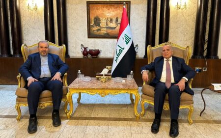 وزير الخارجية العراقي فؤاد حسين يستقبل السفير الإيراني في بغداد محمد كاظم آل صادق
