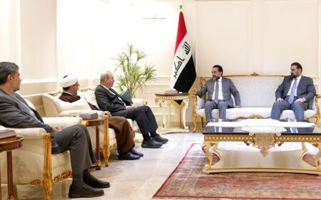 رئيس مجلس النواب العراقي هيبت الحلبوسي يلتقي، في مقرّ رئيس حزب تقدم محمد الحلبوسي، السفير الإيراني في بغداد محمد كاظم آل صادق