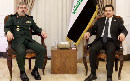 مستشار الأمن القومي العراقي قاسم الأعرجي يستقبل الملحق العسكري الإيراني في بغداد اللواء مجيد قلى بور