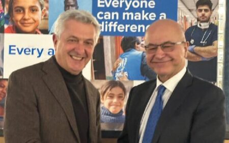 صورة تجمع المفوض السامي للأمم المتحدة لشؤون اللاجئين برهم صالح، بسلفه فيليبو غراندي