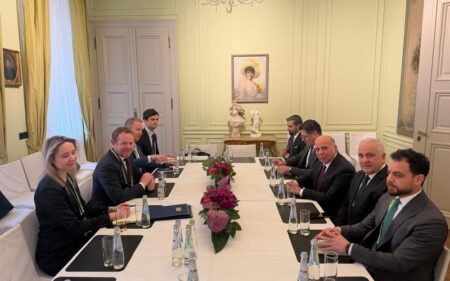 وزير الخارجية العراقي فؤاد حسين، يلتقى نظيره الهولندي ديفيد فان فيل، على هامش أعمال مؤتمر ميونخ للأمن