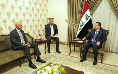 رئيس الوزراء العراقي محمد شياع السوداني، يستقبل المبعوث الأمريكي الخاص إلى سوريا توم باراك