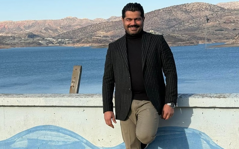 الإعلامي والمدون العراقي عمر الجمال