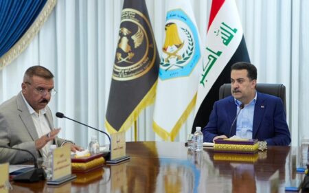 رئيس مجلس الوزراء العراقي محمد شياع السوداني، برفقة وزير الداخلية عبد الأمير الشمري