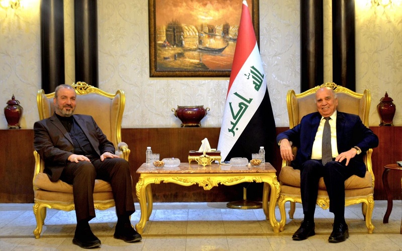 نائب رئيس لوزراء وزير الخارجية العراقي فؤاد حسين، يستقبل السفير الإيراني في بغداد محمد كاظم آل صادق