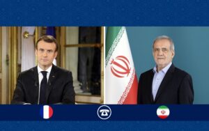 الرئيس الإيراني مسعود بزشكيان ونظيره الفرنسي إيمانويل ماكرون