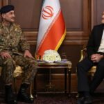 الرئيس الإيراني مسعود بزشكيان يستقبل رئيس أركان الجيش الباكستاني المشير عاصم منير