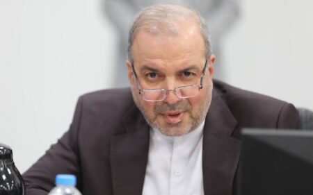 السفير الإيراني لدى العراق محمد كاظم آل صادق