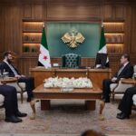 الرئيس السوري أحمد الشرع يستقبل بحضور وزير الخارجية أسعد الشيباني، القائد العام لقوات سوريا الديمقراطية مظلوم عبدي والرئيسة المشتركة لدائرة العلاقات الخارجية في الإدارة الذاتية إلهام أحمد