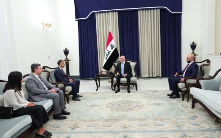 الرئيس العراقي نزار آميدي يستقبل السفير البريطاني في بغداد عرفان صديق