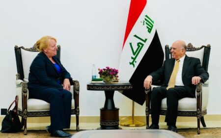 وزير الخارجية العراقي فؤاد حسين، يستقبل سفيرة هولندا في بغداد جانيت ألبيردا