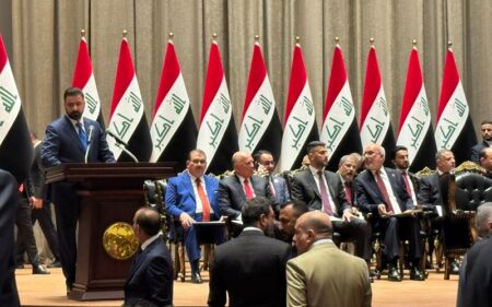 رئيس الوزراء العراقي الجديد علي فالح الزيدي ووزراء حكومته بعد نيل الثقة من مجلس النواب