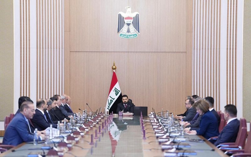 رئيس الوزراء العراقي الجديد علي فالح الزيدي يترأس الجلسة الأولى لحكومته