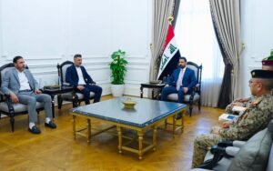 رئيس الوزراء العراقي علي فالح الزيدي يستقبل وفداً ممثلاً عن زعيم التيار الوطني الشيعي السيد مقتدى الصدر