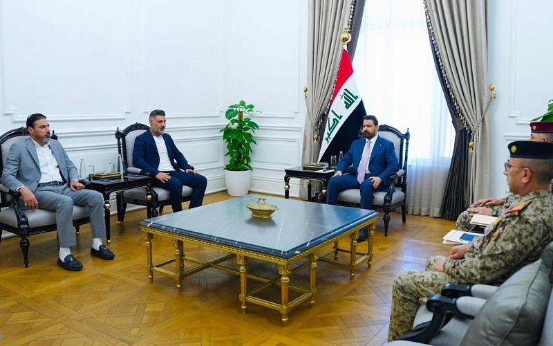 رئيس الوزراء العراقي علي فالح الزيدي يستقبل وفداً ممثلاً عن زعيم التيار الوطني الشيعي السيد مقتدى الصدر