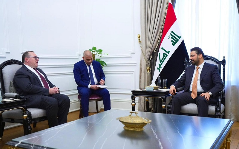 رئيس الوزراء العراقي علي فالح الزيدي يستقبل القائم بأعمال السفارة الأمريكية في بغداد جوشوا هاريس