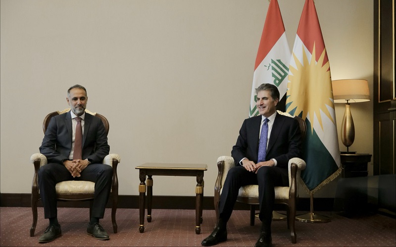 رئيس إقليم كوردستان نيجيرفان بارزاني يجتمع مع السفير البريطاني في بغداد عرفان صديق
