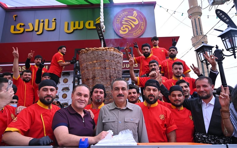 تسجيل رقم قياسي عالمي جديد لأكبر سيخ شاورما في أربيل، عاصمة إقليم كوردستان، بحضور المحافظ أوميد خوشناو