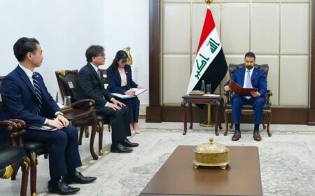 رئيس الوزراء العراقي علي فالح الزيدي يستقبل السفير الياباني في بغداد أكيرا إندو