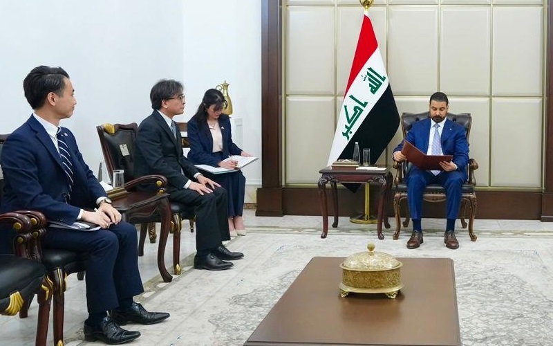 رئيس الوزراء العراقي علي فالح الزيدي يستقبل السفير الياباني في بغداد أكيرا إندو