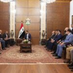 رئيس الوزراء العراقي علي الزيدي يستقبل المبعوث الرئاسي الأمريكي إلى سوريا والعراق وسفير الولايات المتحدة لدى تركيا توم باراك