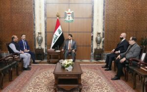 رئيس الوزراء العراقي علي فالح الزيدي يستقبل السفير الباكستاني في بغداد محمد زيشان